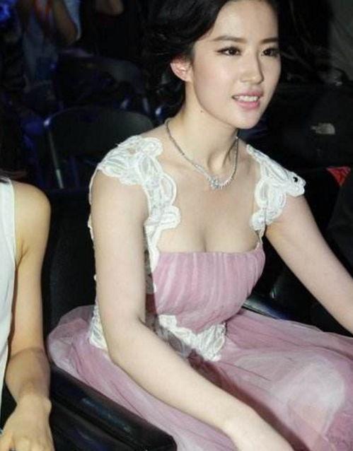 柳岩回应爆料刘亦菲视频,真相大白,还原事件始末 第3张 柳岩回应爆料刘亦菲视频,真相大白,还原事件始末 第3张